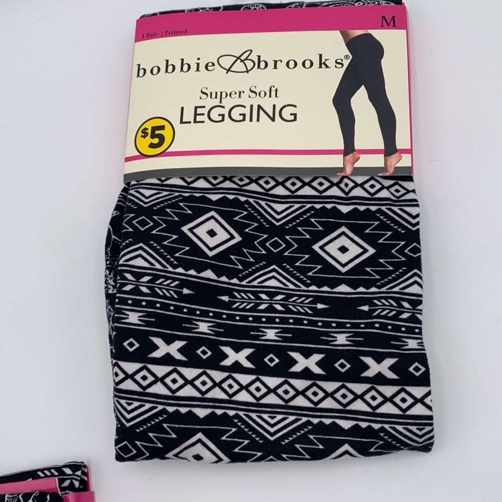 3 for $12 🔥 Bobbie Brooks Black and White Geometric Leggings multiple sizes.